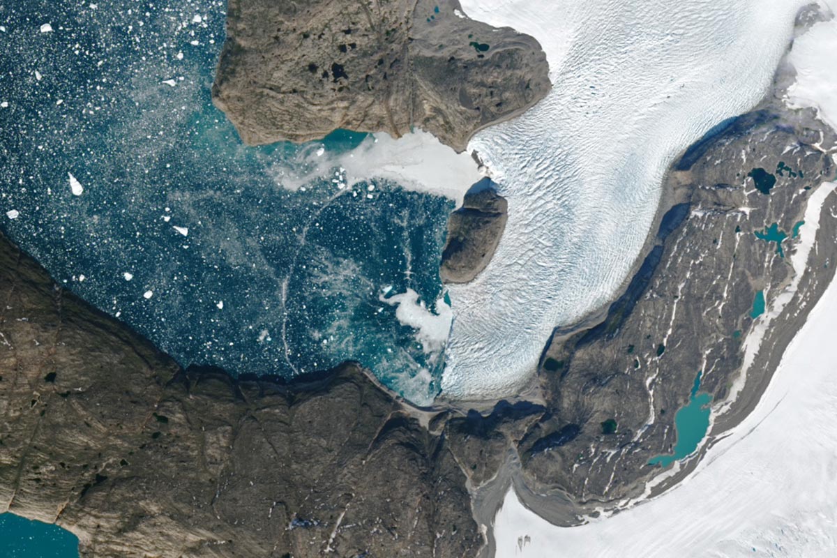 神秘的弧线横跨格陵兰峡湾-科学家权衡理论