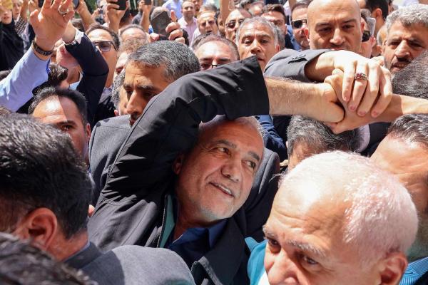 改革派候选人马苏德·佩泽什基安赢得伊朗总统决选